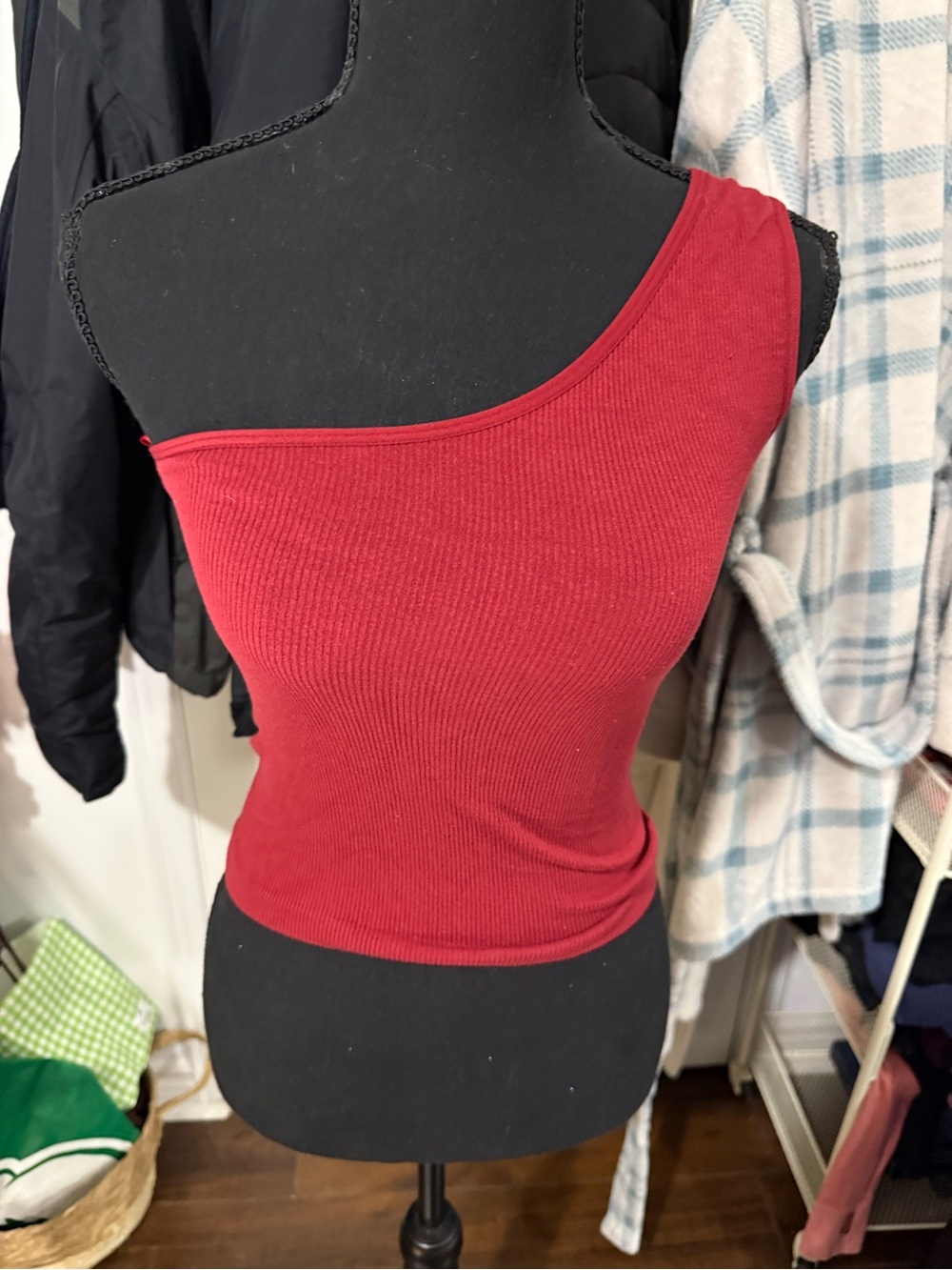 Asymmetric Ribbed Tank Top - Red - Picture 3 of 3